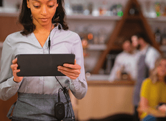 Motorola CLPE poslovni dvosmerni radio - Walkie Talkie - s polnilcem - črn