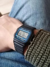Casio Collection F-105W-1AWYEF