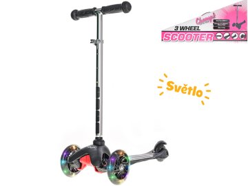 Skuter črne barve s tremi kolesi in nastavljivim krmilom z osvetljenimi kolesi LED