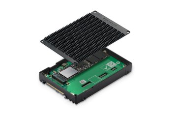 Adapter QNAP QDA-UMP4A (1x M.2 2280 PCIe 4.0 x4 NVMe SSD reža v 2,5" U.2 PCIe 4.0 NVMe SSD okvirju)