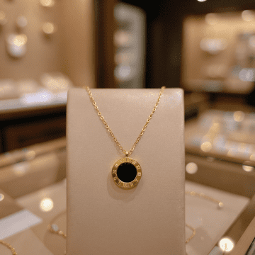 shumee Ogrlica z rimskimi številkami - eleganten okrogel obesek iz zlata