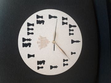 shumee Stenska ura s šahovsko podobo