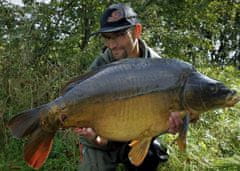 shumee Beljakovinska hrana Kulki SuperFeed Pure 18 mm/1 kg Halibut & Jagoda