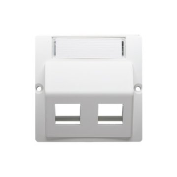 shumee Pokrov vtičnice za podatkovno komunikacijo Keystone pod kotom. Vtičnico privijte na osnovno belo ohišje modula.