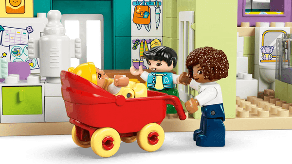 Detajli družinske hiše in figure