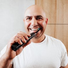 Concept Sonična zobna ščetka s potovalnim kovčkom Perfect Smile črna ZK7011