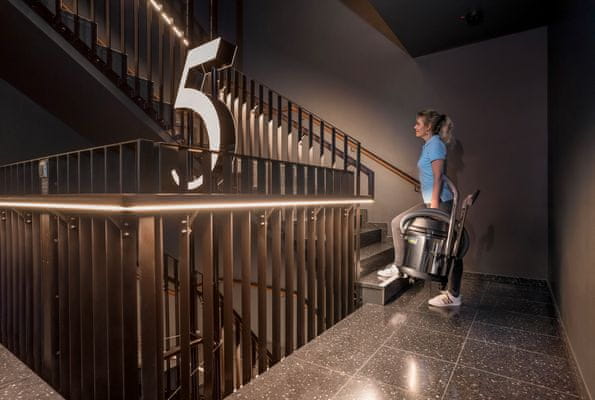 Shranjevanje pribora in odbijač