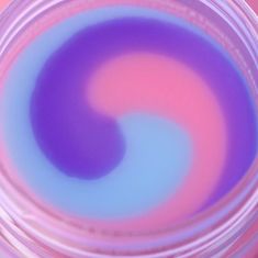 Essence ESSENCE negovalna maska za ustnice Lip Swirl 8 g