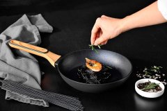 Bergner VEČPLOŠČANA PONVA 24 cm BERGNER BG-56031 OGLJE