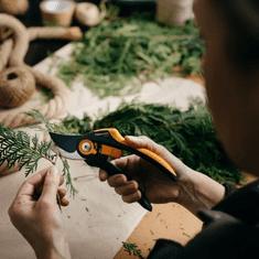 Fiskars Plus SmartFit Bypass škarje P541 oranžno-črne (1057169)
