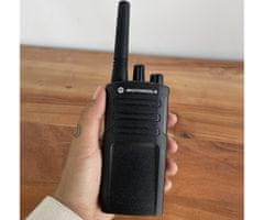 Motorola XT420 walkie talkie, 1-KIT, PMR446, 16 kanalov / 219 privatnih kod, doseg 9km,+dodatki, črn