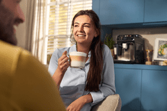 Philips LatteGo Serija 2200 EP2230/10 avtomatski kavni aparat z mlečnim sistemom, črn