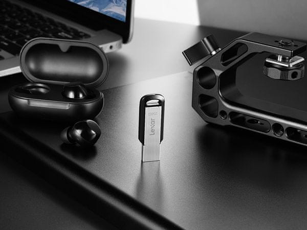 Vrhunska hitrost v trpežnem kovinskem ohišju