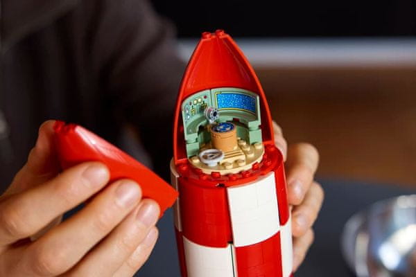 Skrita nadzorna soba v Tintinovi raketi