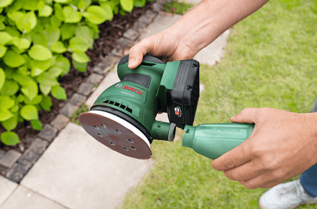 Baterija 18V in polnilnik vključena