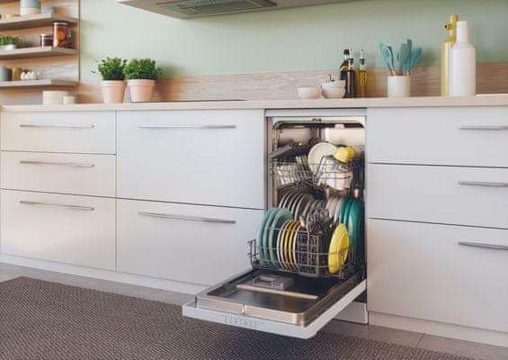 Candy pomivalni stroj