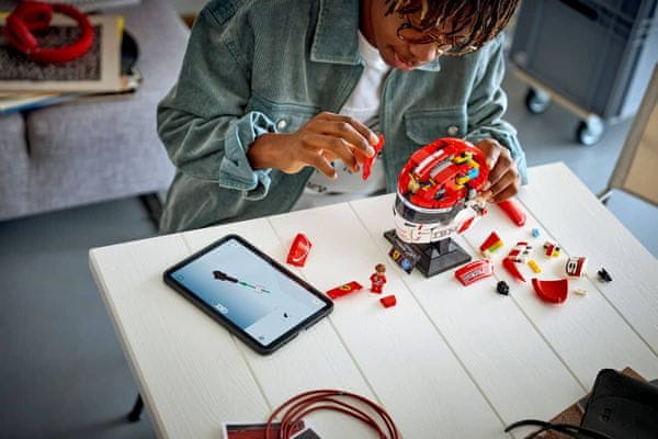 LEGO Ferrari čelada podstavek