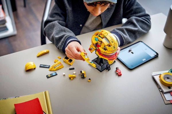 LEGO Hamilton čelada podstavek