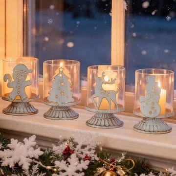 Nikcorp Komplet 4 božičnih svečnikov vintage kovinski s projiciranjem vzorcev, stekleno zaščitno dno za tealight in kmečke sveče do 7 cm, motiv snežaki drevesca medenjaki severni jeleni, premer osnove 7 cm