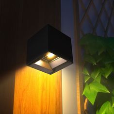 V-TAC LED solarna stenska svetilka 3W CCT 800lm IP65 kvadratna s senzorjem ČRNA