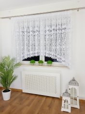 Že izdelana zavesa 300x160 cm s 3D vezenjem in gipur čipko, prišita v krivulji
