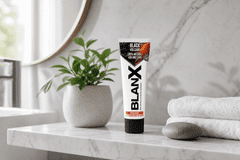 Blanx BlanX Intensive Madeži Belilna Zobna Pasta 75 ml Volcano Black