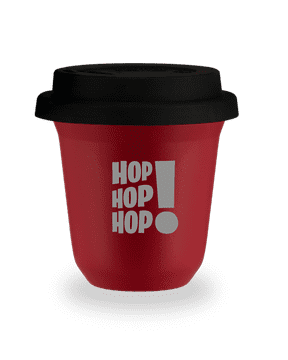 shumee 240 ml rdeč vrček "HOP! HOP! HOP!" s črnim pokrovom