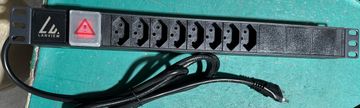 shumee Lanview podaljšek za 19'' rack omaro, 8 vtičnic T13, 10A, stikalo, 2m kabel tipa J, LVR-2MCH-SW-CH8