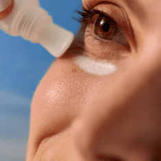 Nivea Nivea Cellular Luminous krema za oči proti temnim kolobarjem s hialuronsko kislino 15 ml