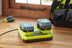 Ryobi polnilnik 18V/2 priključka
