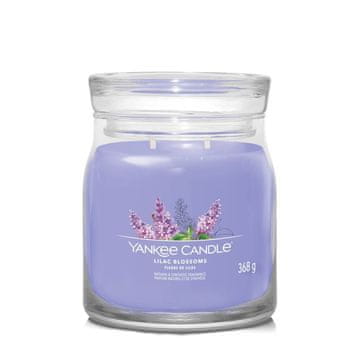 Yankee Candle Cvetovi lila - Yankee Candle Signature - Srednja sveča z dvema stenjema
