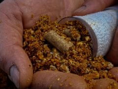 shumee Hrana za krape Carp XL Naravni peleti 8 mm/1 kg tigrovi oreščki in pekoča čili paprika