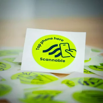 shumee NFC oznaka Nalepka za čelado, ki jo je mogoče skenirati NFC oznaka (1 kos)