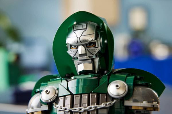 Zbirateljski komplet za odrasle ljubitelje Marvela