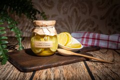 LIMETA V SIRUPU kot dodatek čaju ali koktajlom