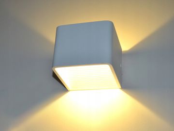 Stenska svetilka bela 7W vgradna LED YH-1