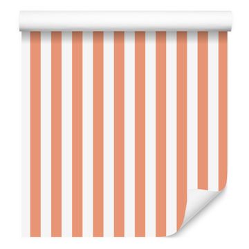 Črtasta tapeta v beli in krem barvi za dnevno sobo in spalnico 50x1000 cm
