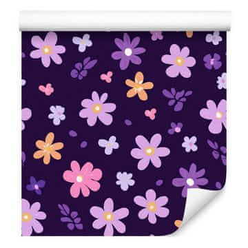 Tapeta Cottagecore Flowers v indigo in vijolični barvi za dnevno sobo in spalnico 50x1000 cm