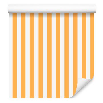 Črtasta tapeta v kremni, beli in zlati barvi za dnevno sobo in spalnico 50x1000 cm