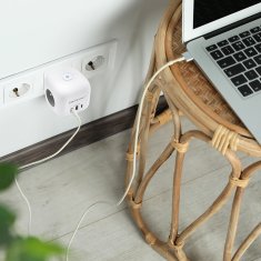 Qoltec 6-v-1 podaljševalni napajalnik v kocki z osvetljenim stikalom | 3x AC | 2x USB | 1x USB-C PD 20W | Bela