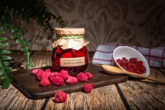 Cele maline v sirupu 280 g kot dodatek čaju