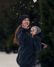 Jožánek Pulover za nošenje otroka spredaj Elsa S Črna