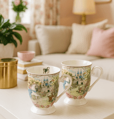 Porcelanaste skodelice z motivom pravljičnega konja in gradu, idealne za darilo