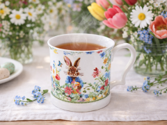 Porcelanasta skodelica 450 ml, darilna škatla z velikonočnimi rožicami