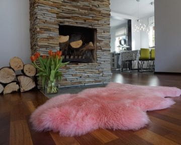 Preproga iz prave ovčje kože: roza pastelno barvana volnena preproga (50" x 28")
