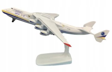 ZBIRATELJSKI MODEL LETALA AN225 ANTONOV 20 CM 1:400