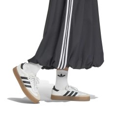 Adidas Žensko krilo BALLOON črne barve KC8088 velikost 30