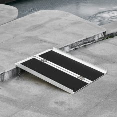 HOMCOM Prenosna rampa za invalidski voziček, 91x72 cm zložljiva protizdrsna rampa iz aluminija, nosilnost 270 kg, za stopnice, stopnišča, vrata in avto, srebrna