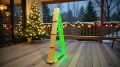 Masivno leseno božično drevo, 110 cm, RGB osvetlitev z daljinskim upravljalnikom