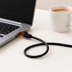 Qoltec UTP patchcord kabel | CAT6 | 2 x RJ-45 | Visoka hitrost 1 Gb/s | Pozlačeni kontakti | 10 m | črne barve